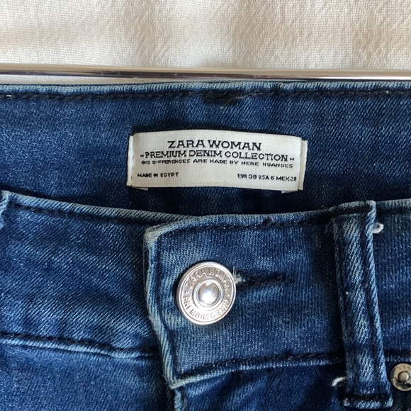 ZARA - Premium Denim Collection - high waisted distressed size 6 jeans - Picture 10 of 16